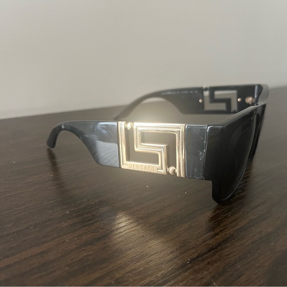 VERSACE Greca sunglasses - Picture 2 of 3